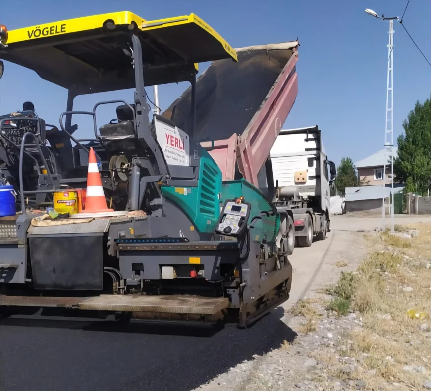 Ağrı Belediyesi asfalt çalışmalarını hızlandırdı: Kentin her noktasına eşit hizmet hedefi