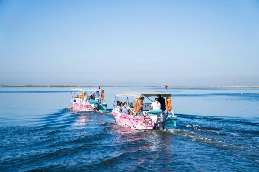 İzmir’de Flamingo Yolu turları yeniden başladı, Gediz Deltası’nda yüzlerce kuş türü gözlemleniyor
