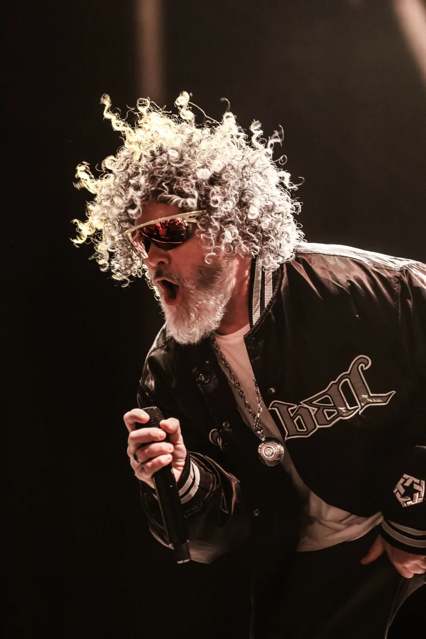 Nu metal grubu Limp Bizkit 14 yıl sonra İstanbul’da sahne aldı, konseri binlerce hayran izledi
