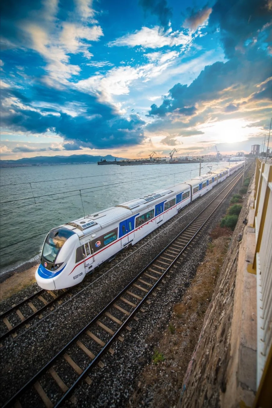 İZBAN’da seferler yeniden başladı, İzmir Büyükşehir Belediyesi grevin TCDD personelinden kaynaklandığını açıkladı