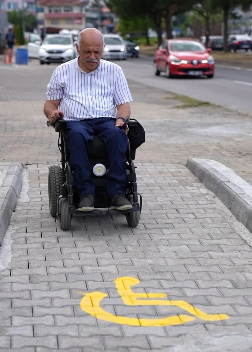 Giresun’da Atatürk Bulvarı kaldırımları engelli dostu hale getiriliyor