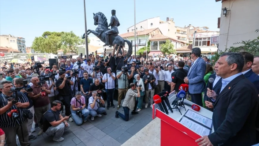 CHP Genel Başkanı Özgür Özel: “Deprem sonrası Sındırgı için devletin şefkatli elinin uzanması gerekiyor”