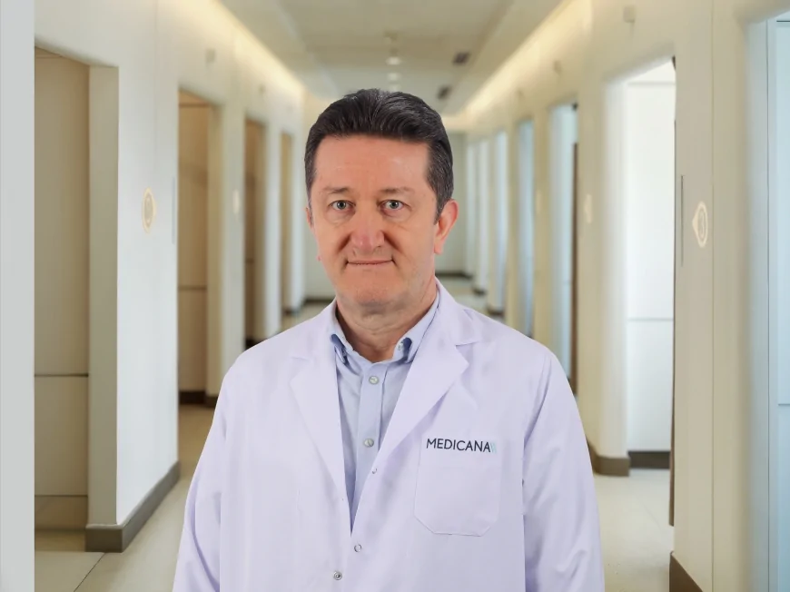 Op. Dr. Gökhan Kerci: “En sağlıklı insan bile yılda bir kez göz muayenesi olmalı