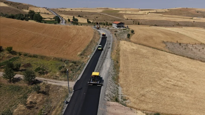 Başkan Memduh Büyükkılıç’a 107 Milyon TL’lik Grup Yolu Yatırımı İçin Muhtardan “Otoban Gibi Yol, Hayaldi Gerçek Oldu” Teşekkürü