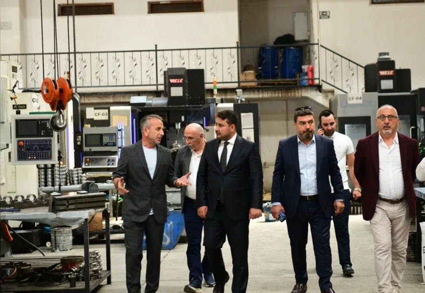 Kahramankazan Belediye Başkanı Selim Çırpanoğlu sanayici esnafları ziyaret ederek sorun ve talepleri dinledi
