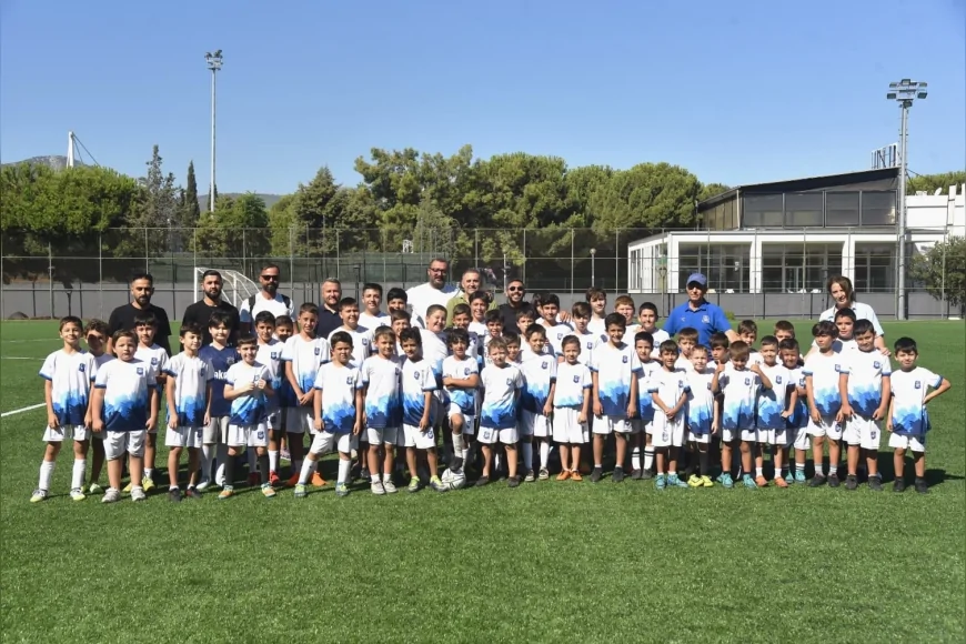 Yunusemre Belediyespor Yaz Futbol Okulu renkli kapanış töreniyle tamamlandı!