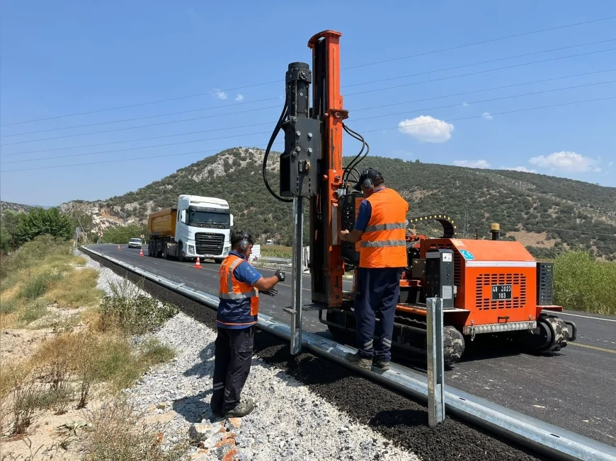 Muğla’da yol güvenliği için 36 milyon TL’lik yatırım yapıldı, 34 bin metre oto korkuluk ve 1500 metre koruyucu bariyer monte edildi