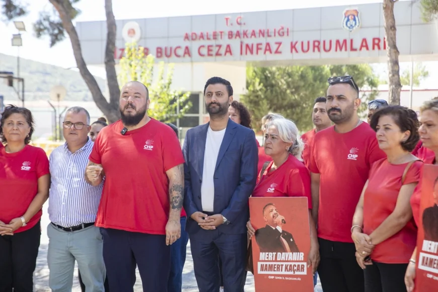 CHP Güzelbahçe İlçe Örgütü, tutuklu başkanlar için Buca Cezaevi önünde eylem yaptı