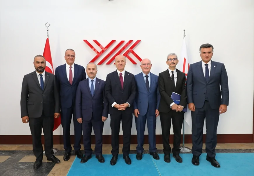 Rektör Prof. Dr. Ekrem Savaş, YÖK Başkanı Prof. Dr. Erol Özvar’ı ziyaret ederek Uşak Üniversitesi’nin akreditasyon başarısını aktardı