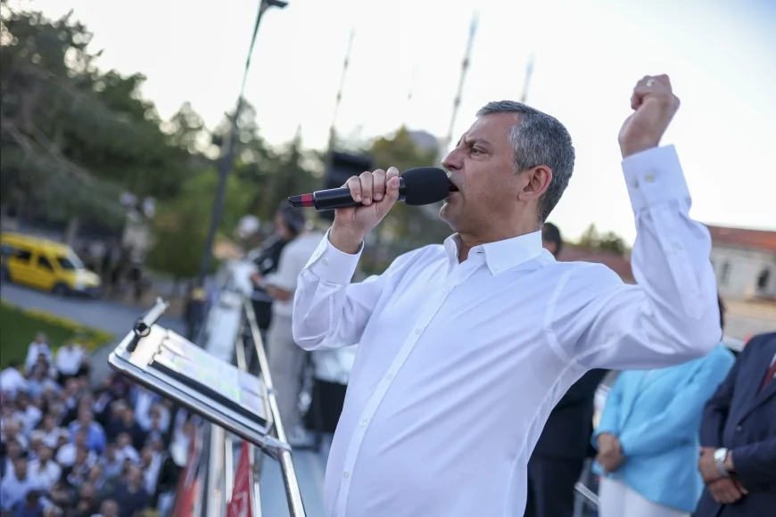Özgür Özel Sivas Mitinginde: "Millet iradesini yok sayan darbeciliğe asla boyun eğmeyeceğiz"