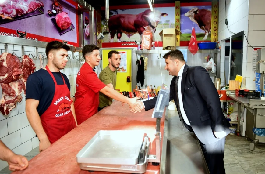 Selim Çırpanoğlu Kahramankazan Et AVM’de esnaf ve vatandaşlarla bir araya geldi