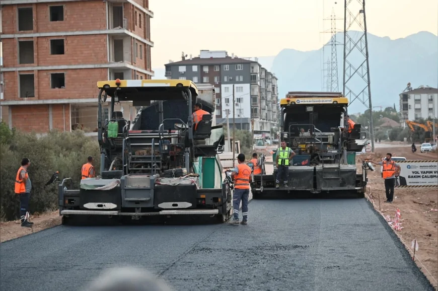 Antalya Büyükşehir ve Kepez Belediyesi ortak çalışmasıyla Zeytin Dalı Şehitleri Caddesi asfaltlanıyor