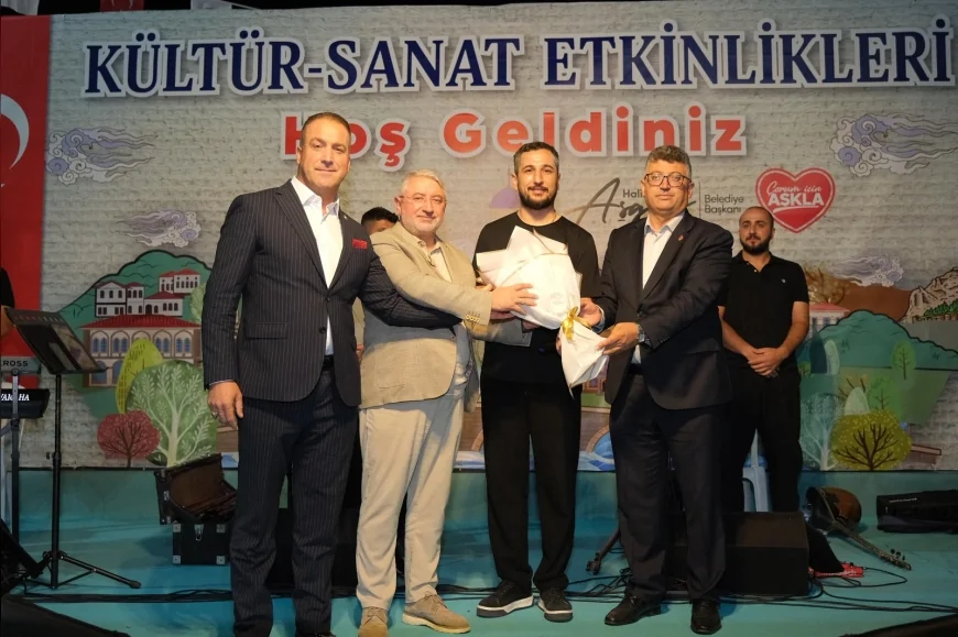 Çorum’da Mahalle Konserleri Rüstem Eren Parkı’nda başladı, İbrahim Sarıca sahne aldı!