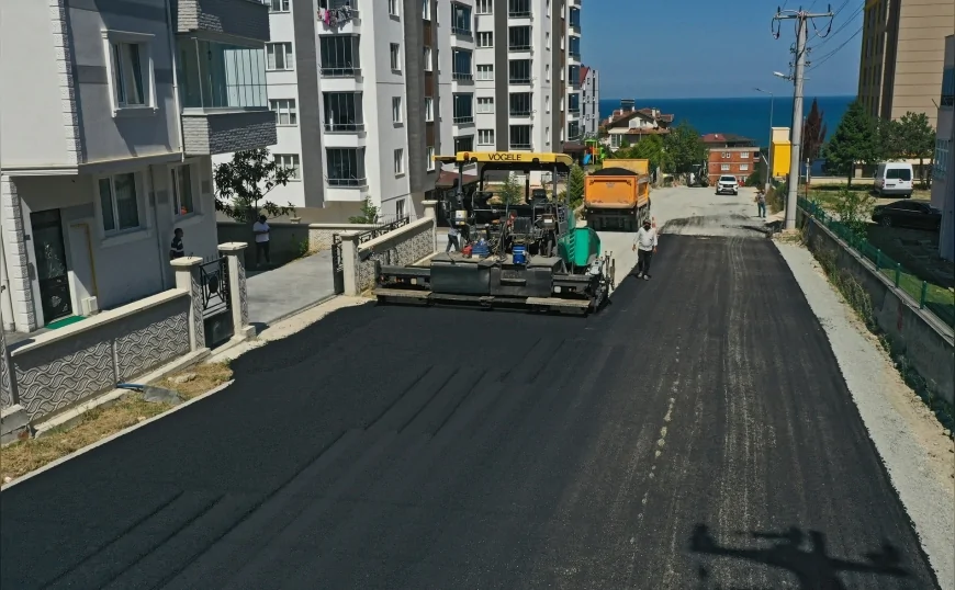 Fatsa Dolunay Mahallesi Kutlukent Caddesi’nde 650 metrelik sıcak asfalt tamamlandı