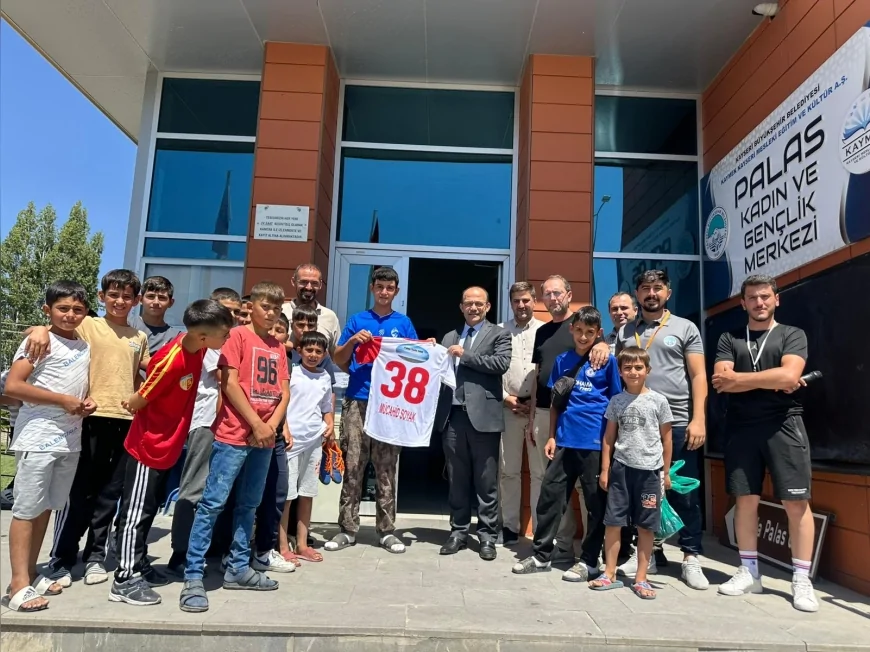 Kayseri’de 16 sosyal yaşam merkezinde KAYMEK yaz dönemi kapanış programı yapıldı
