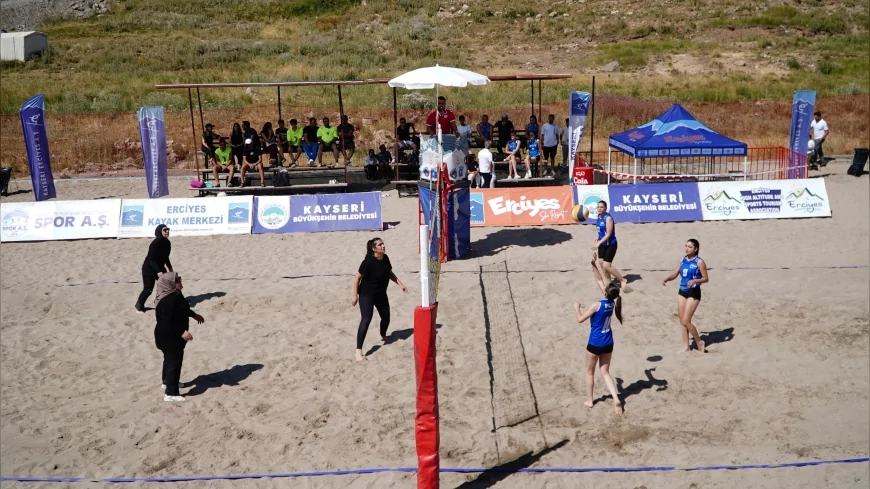 Erciyes’te En Havalı Plaj Voleybol Turnuvası tamamlandı: Ice Blue Winter Spor hem erkeklerde hem kadınlarda şampiyon oldu