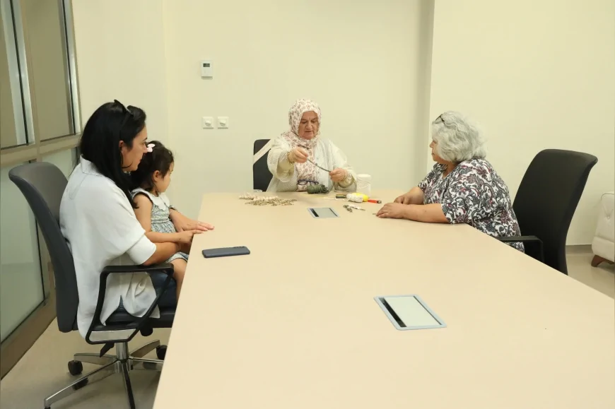 Kayseri Büyükşehir Belediyesi hasta yakınlarına Şehir Hastanesi’nde moral desteği sağlayan etkinlikler düzenliyor