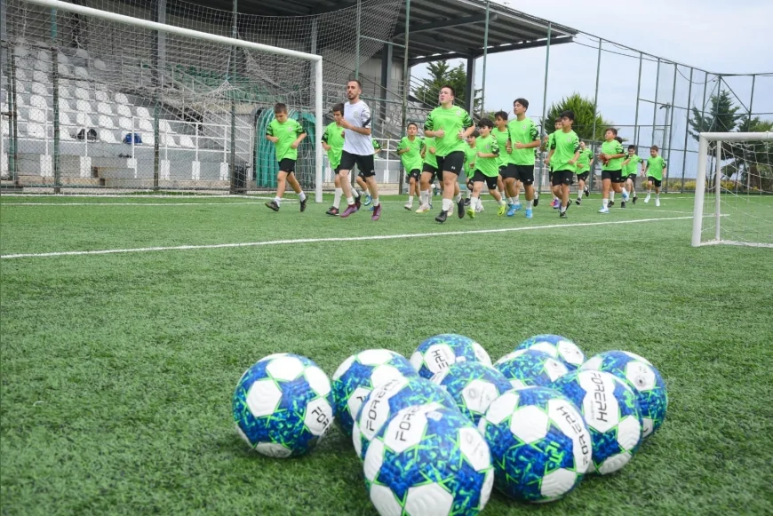 Giresun Belediyesi Futbol Okulu açıldı: Çocuklar ücretsiz eğitimlerle spora yönlendiriliyor
