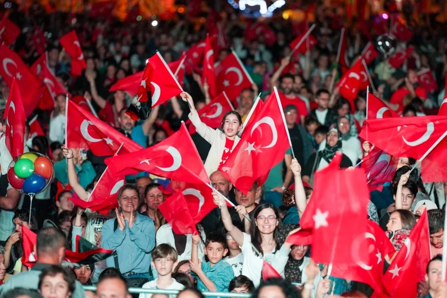 Gaziemir’de 30 Ağustos Zafer Bayramı halk dansları ve Çiğdem Taştan konseriyle kutlanacak