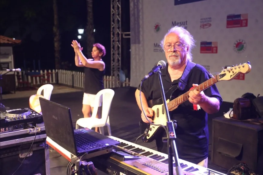Antalya Kepez Kültür Festivali’nde Gaziantep Gecesi halaylar, türküler ve baklava yarışmasıyla kutlandı