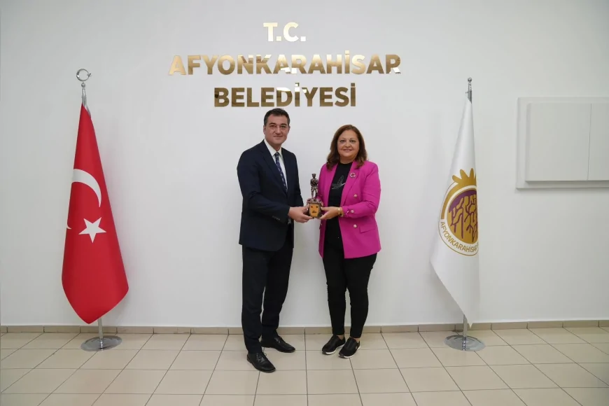 Giresun Belediye Başkanı Fuat Köse, Zafer Haftası kapsamında Afyonkarahisar’da Başkan Burcu Köksal ile buluştu