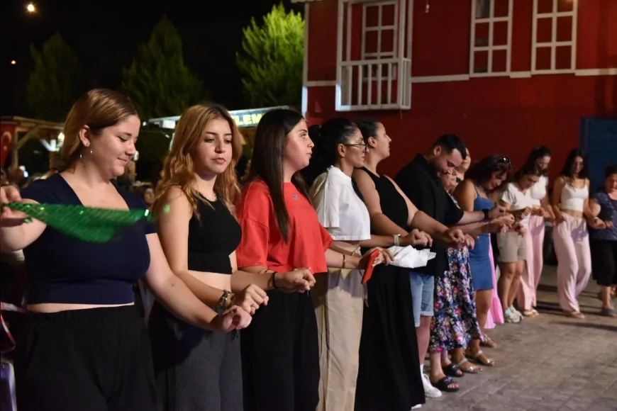 Erzincan’ın kültürel zenginlikleri Kepez Uluslararası Kültür Festivali’nde sahne aldı