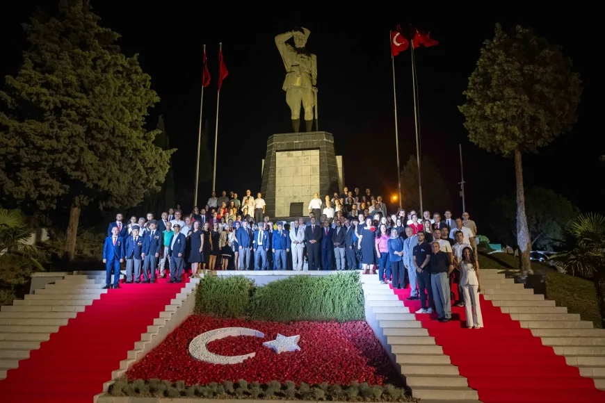 Bornova’da 30 Ağustos’un 103. yılı Cumhuriyet resepsiyonu ve gösterilerle kutlandı