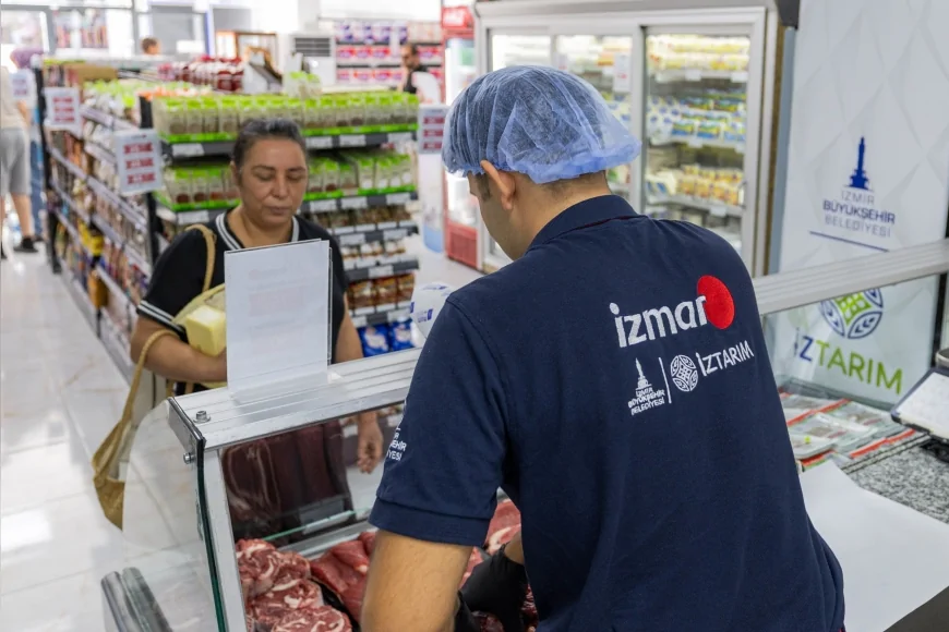 İzmir Büyükşehir’in uygun fiyatlı market zinciri İZMAR, Bayraklı’da açılan 10’uncu şubesiyle büyümeye devam ediyor