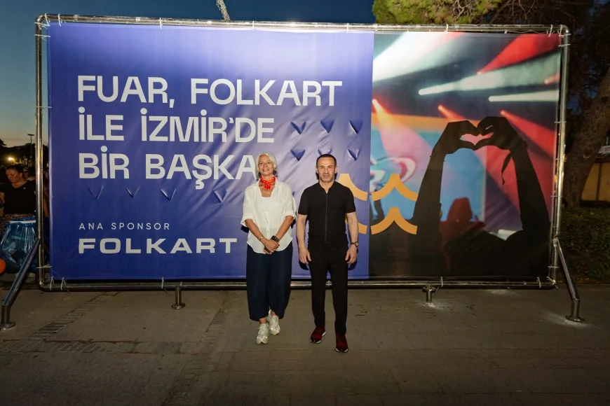 İzmir’de iki dev sergiye büyük ilgi: Atatürk’ün özel eşyaları ve Refik Anadol’un eserlerini iki günde 15 bin kişi ziyaret etti