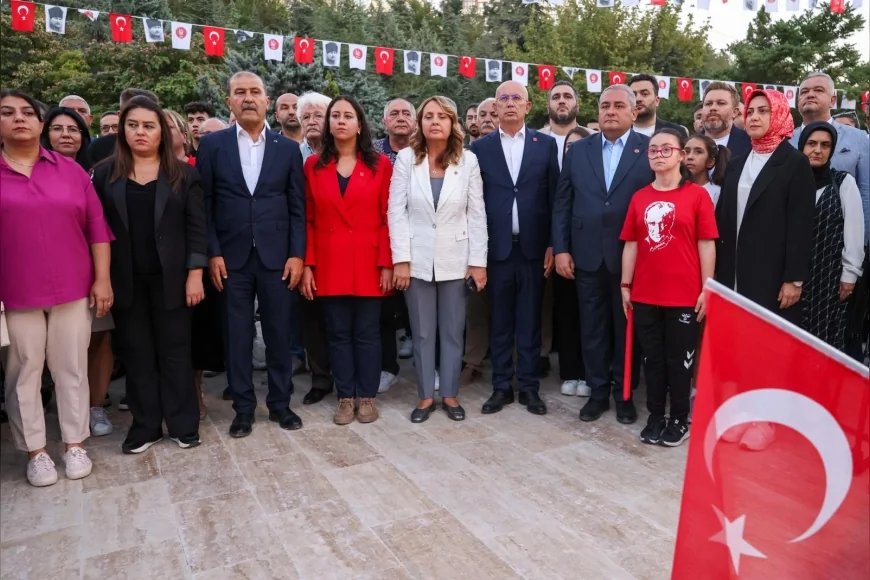 Keçiören’de 30 Ağustos Zafer Anıtı açıldı, Atatürk heykeli ilçenin girişinde yerini aldı