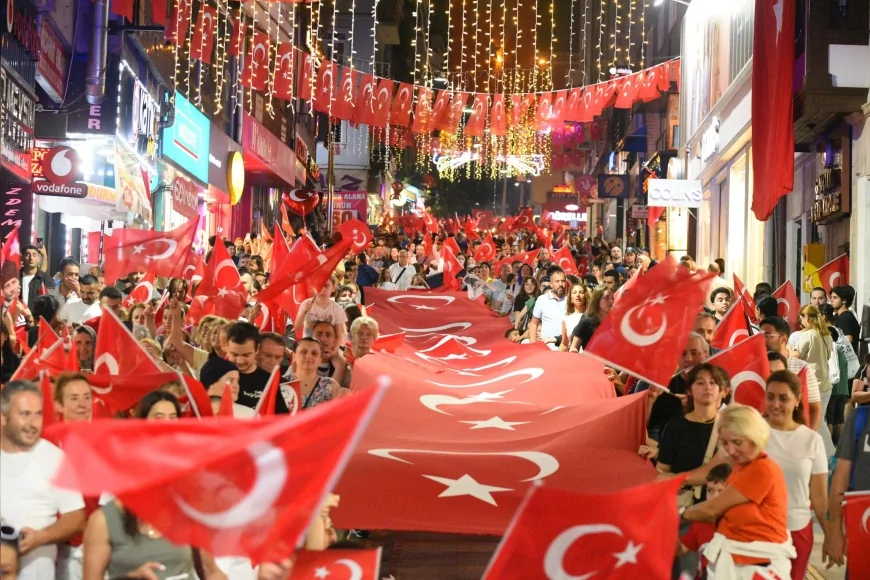Giresun’da 30 Ağustos Zafer Bayramı coşkusu: Fener Alayı ve Bayrak Yürüyüşüyle şehir kırmızı beyaza büründü