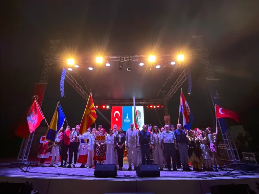 19. Uluslararası Balkanlılar Halk Dansları Festivali İzmir’de coşkuyla sürüyor