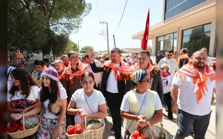 Buca’da Bardacık Şenliği renkli etkinlikler, konserler ve üretici pazarıyla yoğun ilgi gördü!