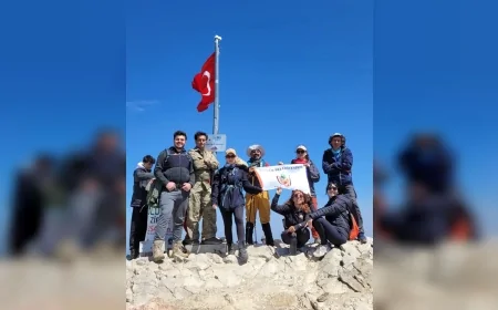 Bursa’da 30 Ağustos Zafer Bayramı için Uludağ zirvesinde 72 sporcu bir araya geldi