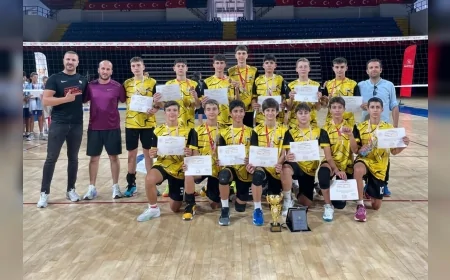 Manisa Erkek Voleybol Takımı Mersin’i 3-0 Yenerek Anadolu Yıldızlar Ligi Türkiye Şampiyonu Oldu