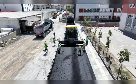 Gölbaşı Belediyesi ilçede yol yenileme ve altyapı çalışmalarını gece gündüz sürdürüyor