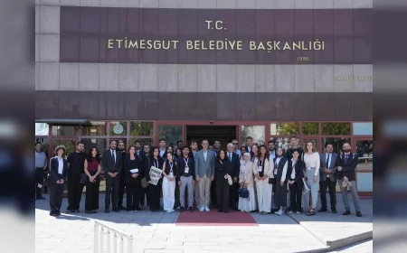 Başkan Erdal Beşikcioğlu: "Gençlik için değil, gençlikle birlikte yönetim anlayışını benimsiyoruz"