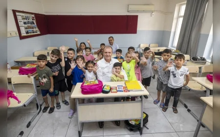 Vahap Seçer: “5 yılda çocuklarımıza 93 bin 550 adet çanta hediye ettik”