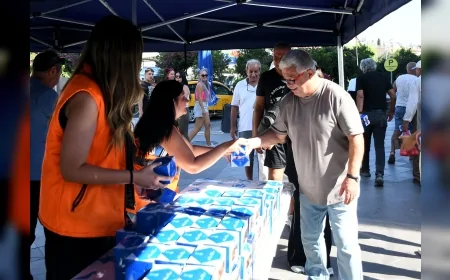 Kuşadası Belediyesi Mevlit Kandili’nde Vatandaşlara Kandil Simidi Dağıttı