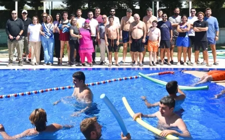 Yunusemre’de özel bireyler yüzme etkinliğinde buluştu, aileler mutluluğa ortak oldu!