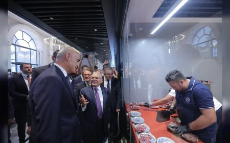 Büyükkılıç, Bakan Ersoy ve Elitaş ile Kayseri’de Mutfak Sanatları Merkezi ve Picasso Sergisini Gezdi