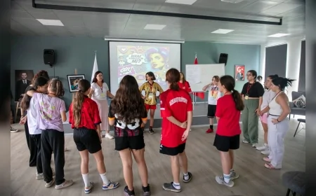 Güzelbahçe Belediyesi Kız Futbol Takımı’na iletişim ve toplumsal cinsiyet eşitliği eğitimi verildi