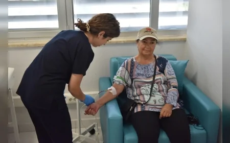 Kepez Belediyesi Sağlık Merkezi’nde ozon tedavisi şeker ve astım dahil birçok hastalık için yoğun ilgi görüyor