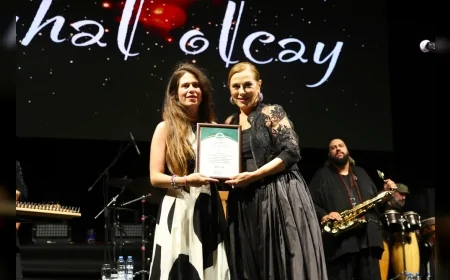 Çeşme Festivali 25 yıl aradan sonra yeniden başladı, Zuhal Olcay konseriyle ilk gün coşkusu zirveye çıktı