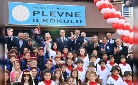 Balıkesir’de İlk Ders Zili Çaldı, Öğrenciler Büyükşehir’in Hediyeleriyle Sevindi