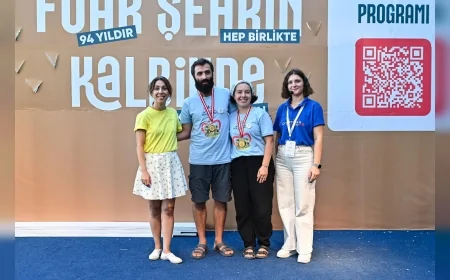 İzmir Enternasyonal Fuarı’nda Hazine Avı yarışması tamamlandı, kazananlar adına fidan bağışı yapıldı