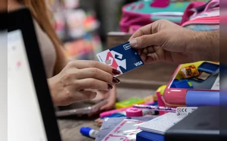 İzmir Büyükşehir Belediyesi’nden 49 milyon TL’lik kırtasiye desteği hem velilere hem esnafa nefes oldu