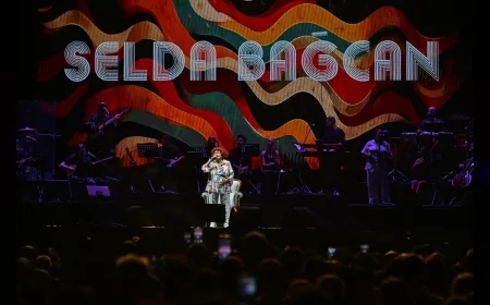 94. İzmir Enternasyonal Fuarı’nda Çim Konserleri’nde Selda Bağcan on binlerce kişiye unutulmaz bir gece yaşattı