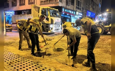 Bornova’da gece mesaisiyle asfalt tamamlandı, okullar açılmadan yollar yenilendi