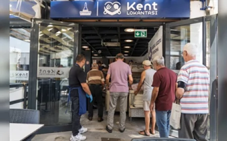 İzmir’de Kent Lokantaları dört çeşit yemeği 50 TL’den sunarak 500 bin menüyle vatandaşın bütçesine nefes oldu